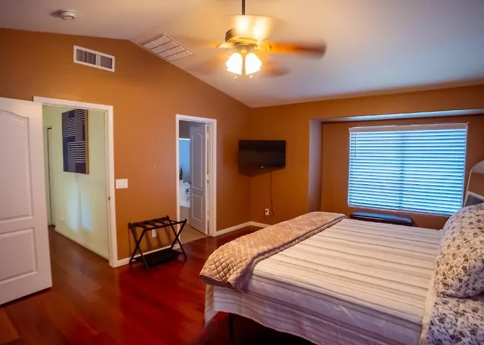 Holiday home Full House W/ Private Heated Pool And Pizza Oven!