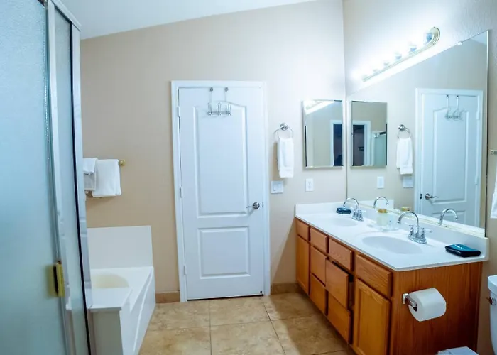 Full House W/ Private Heated Pool And Pizza Oven! *